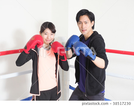 Men and women who are ready for boxing Men and women who are ready for boxing 38517230