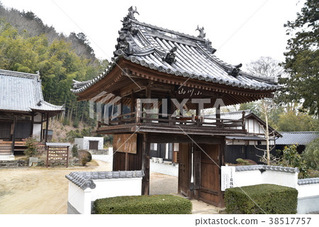 岡山縣赤岩市與日野富美子相關的寺廟地正院的鐘樓門 38517757