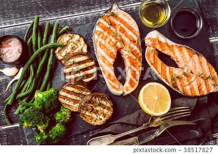 Grilled salmon steaks 38517827