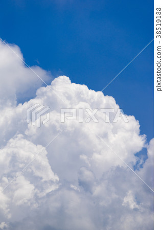 Material of great power of white incoming clouds and clear sky clear blue sky background image completed projection perspective material vertical 38519188