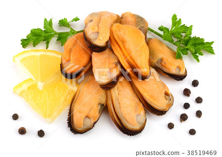 mussel with parsley leaf peppercorns and lemon mussel with parsley leaf peppercorns and lemon 38519469