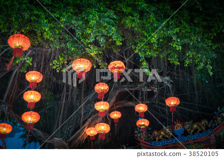 Decorating hanging Chinese lantern lamps Decorating hanging Chinese lantern lamps 38520105
