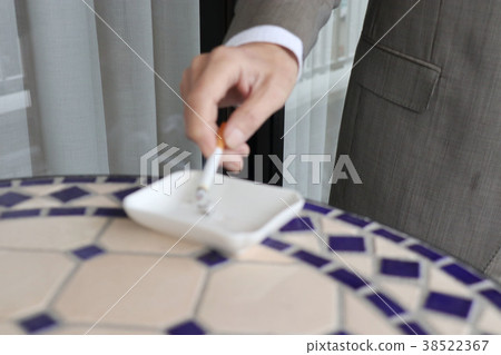 Erase the cigarette in the ashtray Erase the cigarette in the ashtray 38522367