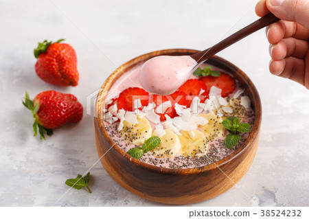 Strawberry pink smoothie bowl with banana Strawberry pink smoothie bowl with banana 38524232