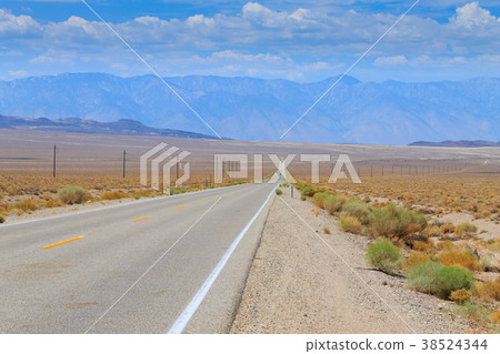 Perspective road, Death Valley, USA Perspective road, Death Valley, USA 38524344