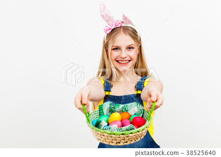 Teenage girl holding Easter eggs 38525640