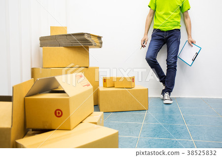 Young man as SME start up own business with box. 38525832