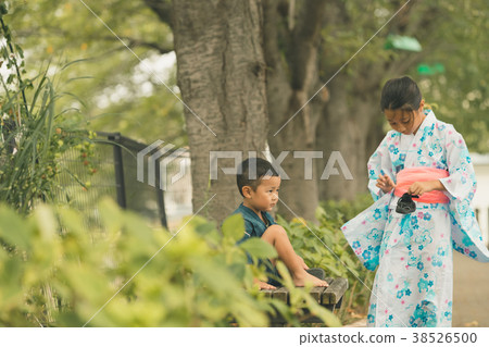 child, whelp, younger 38526500