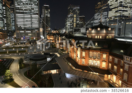 Tokyo cityscape in Japan Tokyo night view, beautifully transformed Tokyo Station Marunouchi station square. Related P search is a photo taken in front of Tokyo Station 38526616