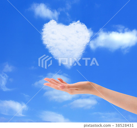 像雲一樣飄浮在藍天中的雲 38528431