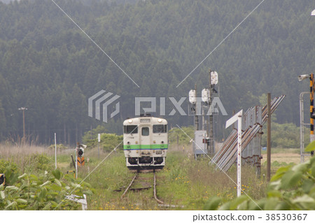 Local train Kiha 40 series that goes on the Esashi Line (abandoned section Oshima Tsuruoka) Local train Kiha 40 series that goes on the Esashi Line (abandoned section Oshima Tsuruoka) 38530367