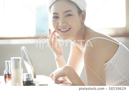 Female beauty image 38530629