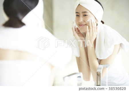 Female beauty image 38530820