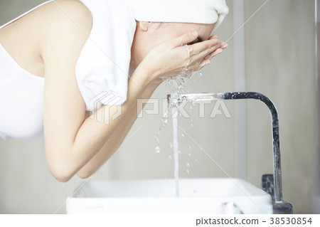 Female beauty image 38530854