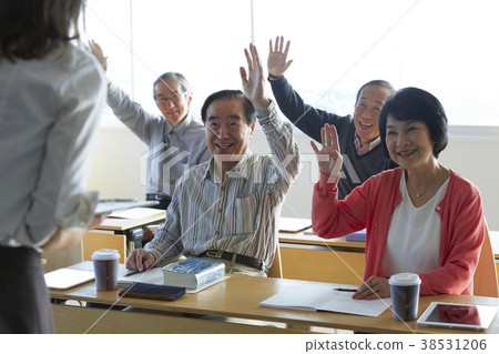 高級人員參加英語會話課 高級人員參加英語會話課 38531206