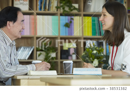 Business Seniors and Foreigners 38531382
