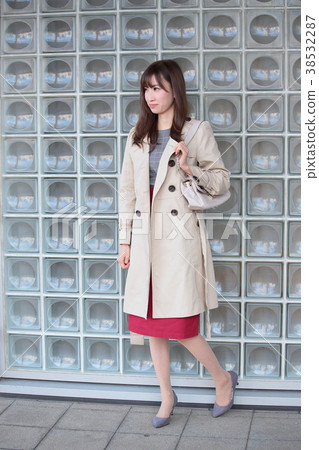 年輕女子的會議 38532287