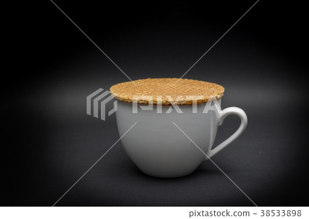 stroop waffles Dutch dessert streaming on hotdrink in ceramic cu stroop waffles Dutch dessert streaming on hotdrink in ceramic cu 38533898
