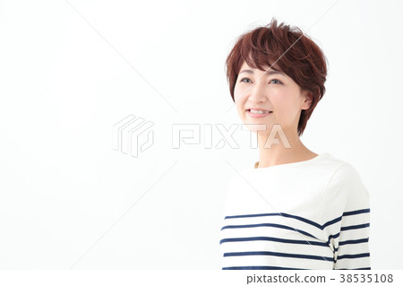 中年女性短髮 38535108