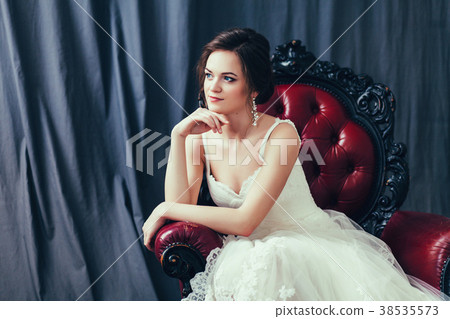 bride in white wedding dress bride in white wedding dress 38535573