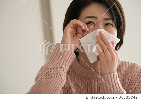 中間日本女人吹鼻子 38535742