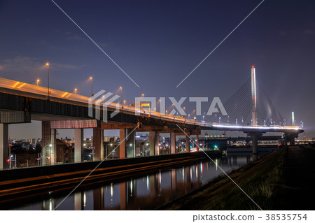 城市景觀東京大都會葛飾豎琴橋(夜景) 城市景觀東京大都會葛飾豎琴橋(夜景) 38535754