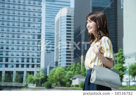 Female Business OL Commute 38536782
