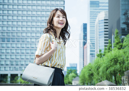 Female Business OL Commute 38536832
