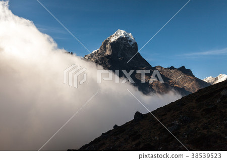 mountains in Himalayas, Nepal, on the hiking trail mountains in Himalayas, Nepal, on the hiking trail 38539523