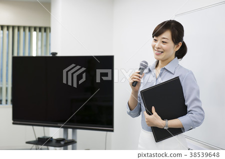 商務老師老師 38539648