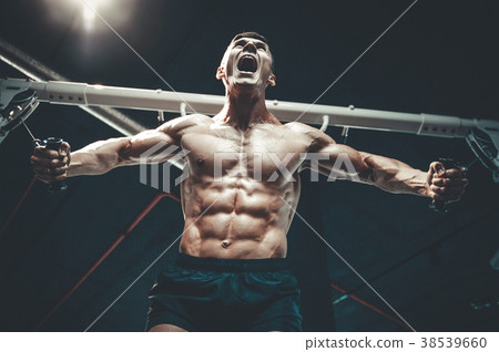 Brutal Caucasian bodybuilder training chest in gym Brutal Caucasian bodybuilder training chest in gym 38539660