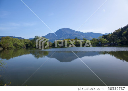 Mt. Ibuki and Mishima Pond 9 in early summer Mt. Ibuki and Mishima Pond 9 in early summer 38539787