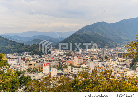 從Uwajima城堡看的風景在秋天 從Uwajima城堡看的風景在秋天 38541154