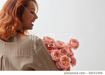 Woman with pink ranunkulus bouquet on a white Woman with pink ranunkulus bouquet on a white 38541494