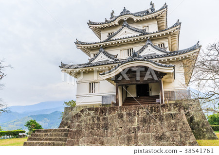 Landscape of Uwajima Castle in autumn 38541761