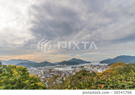 從Uwajima城堡看的風景在秋天 38541766