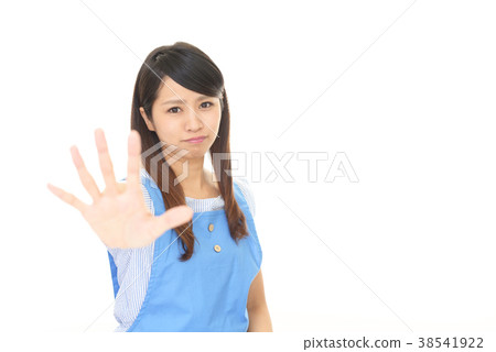 A woman who makes a stop gesture 38541922