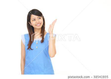 A woman in an apron 38541935