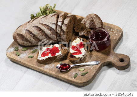 Sandwiches with bread, butter and jam Sandwiches with bread, butter and jam 38543142
