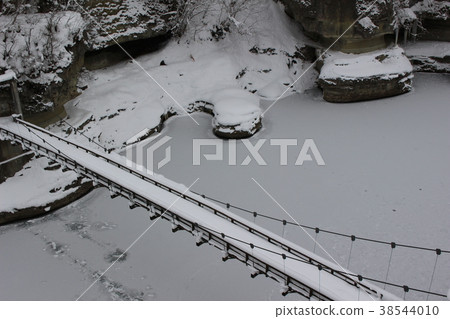 “塔的對沖”雪妝 38544010