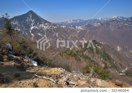 Snowy Mount Omi Sea and Watarose River Source Basin seen from near Mount Oro 38546064