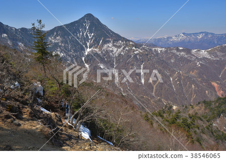 Snowy Mount Ohumiyama and the Watarose River Source Basin as seen from the vicinity of Mt. Snowy Mount Ohumiyama and the Watarose River Source Basin as seen from the vicinity of Mt. 38546065