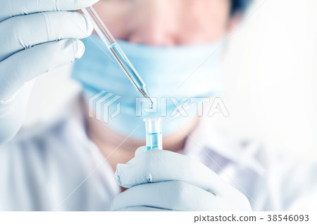 scientist working in laboratory  38546093