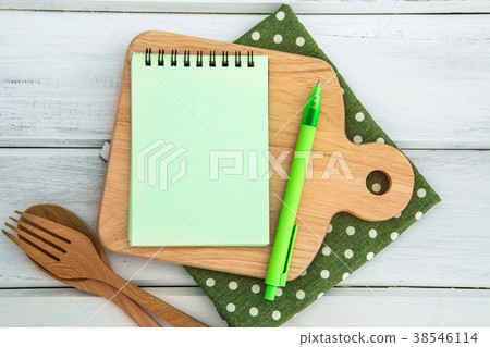 Notepad on chopping board with a wooden fork Notepad on chopping board with a wooden fork 38546114