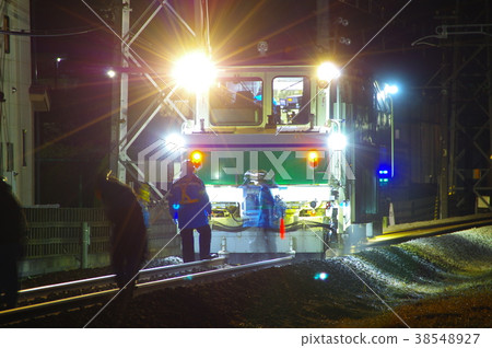 跟踪維護車輛在午夜活動 38548927