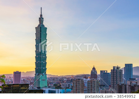 Taipei 101 during sunset Taipei 101 during sunset 38549952