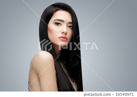 Brunette asian girl with long straight hair Brunette asian girl with long straight hair 38549971