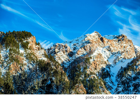 Winter mountain landscape with rocks and snow 38550247
