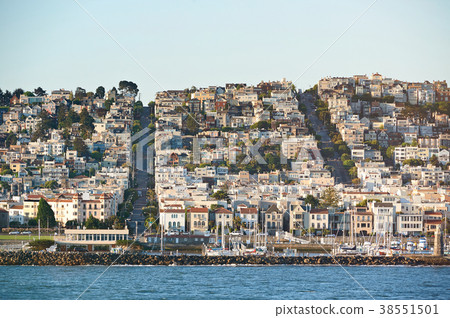 Row of homes in San Francisco 38551501