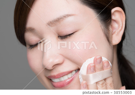 女人做化妝，粉底，粉撲，海綿 38553003